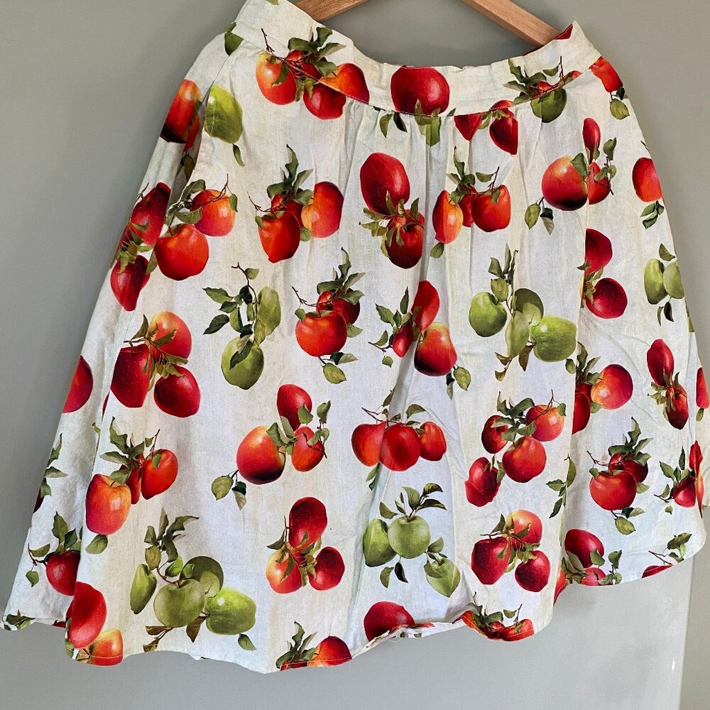Modcloth fun quirky apple skirt w/ POCKETS!